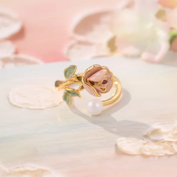 Elegant Floral Statement Ring - Image 4