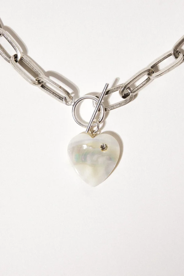 Elegance in Simplicity: Chain Heart Necklace - Image 4