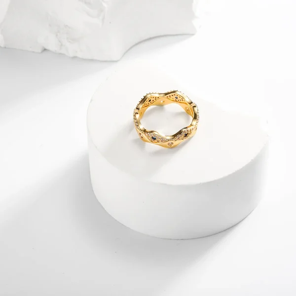 Elegant Wave Pattern Ring - Image 2