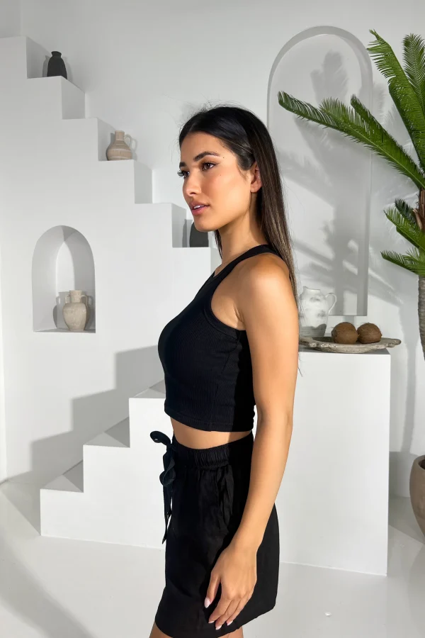 Sleek Black Ribbed Crop Top - Image 3