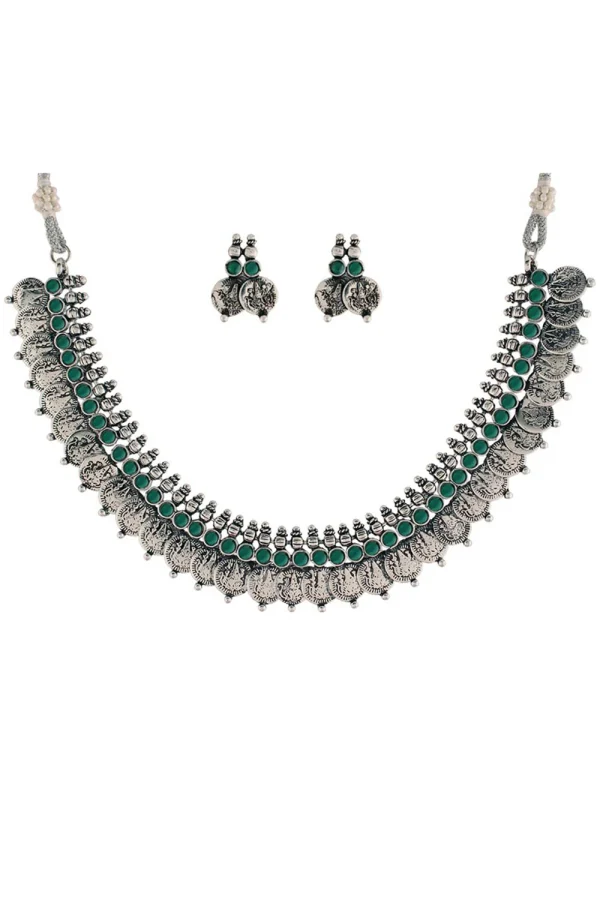 Elegant Beaded Choker Necklace - Image 3