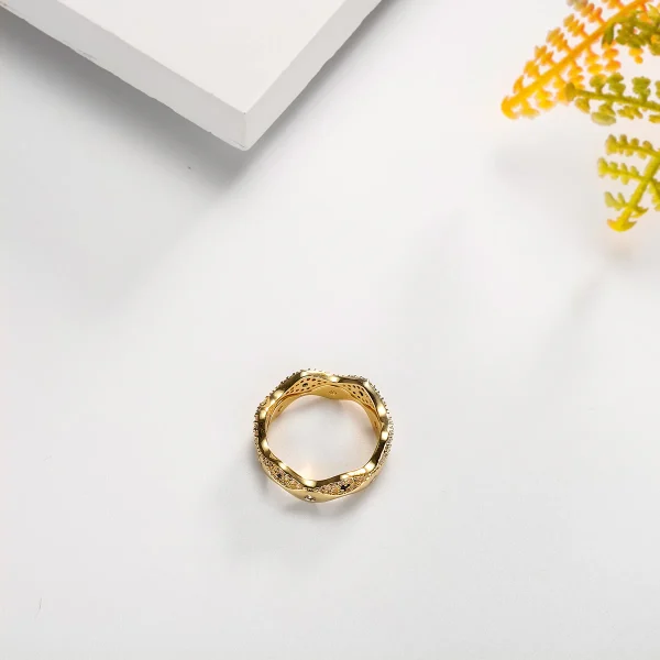 Elegant Wave Pattern Ring - Image 3