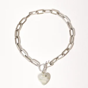 Elegance in Simplicity: Chain Heart Necklace