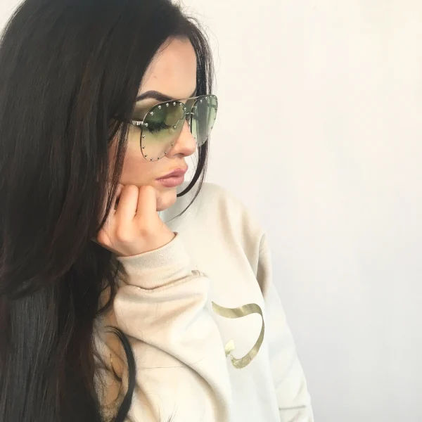 Chic Gradient Green Sunglasses - Image 3