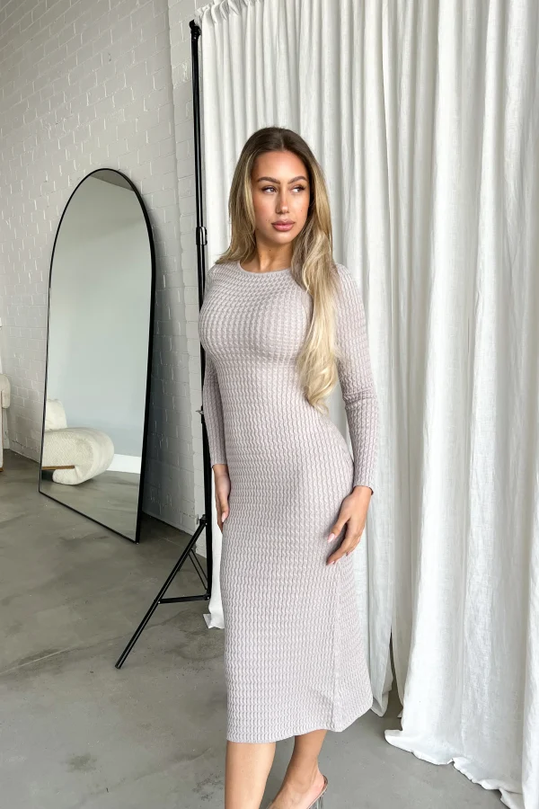 Elegant Knit Midi Dress - Image 3
